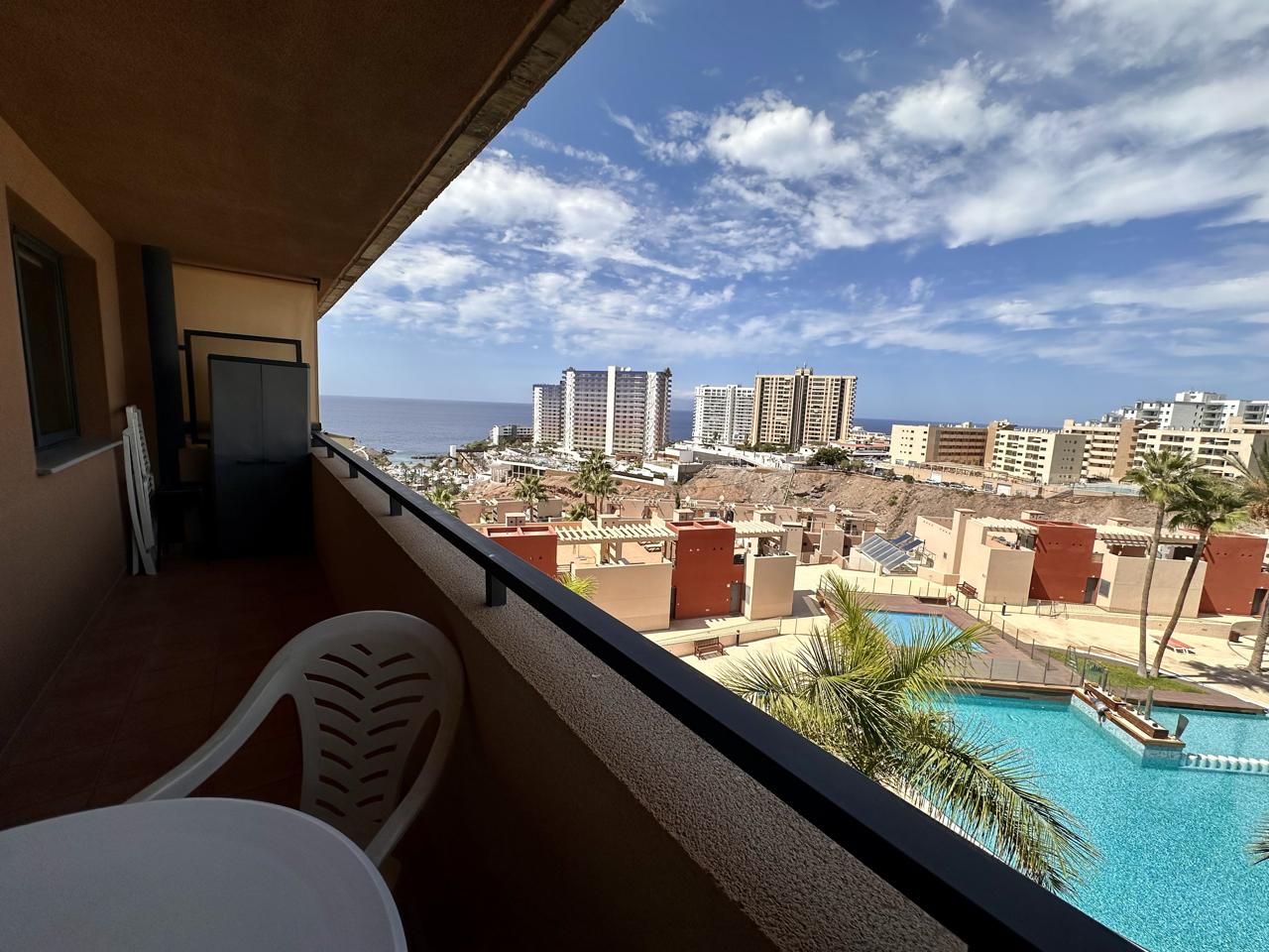 Vista exterior de Pis en venda en Adeje amb Terrassa