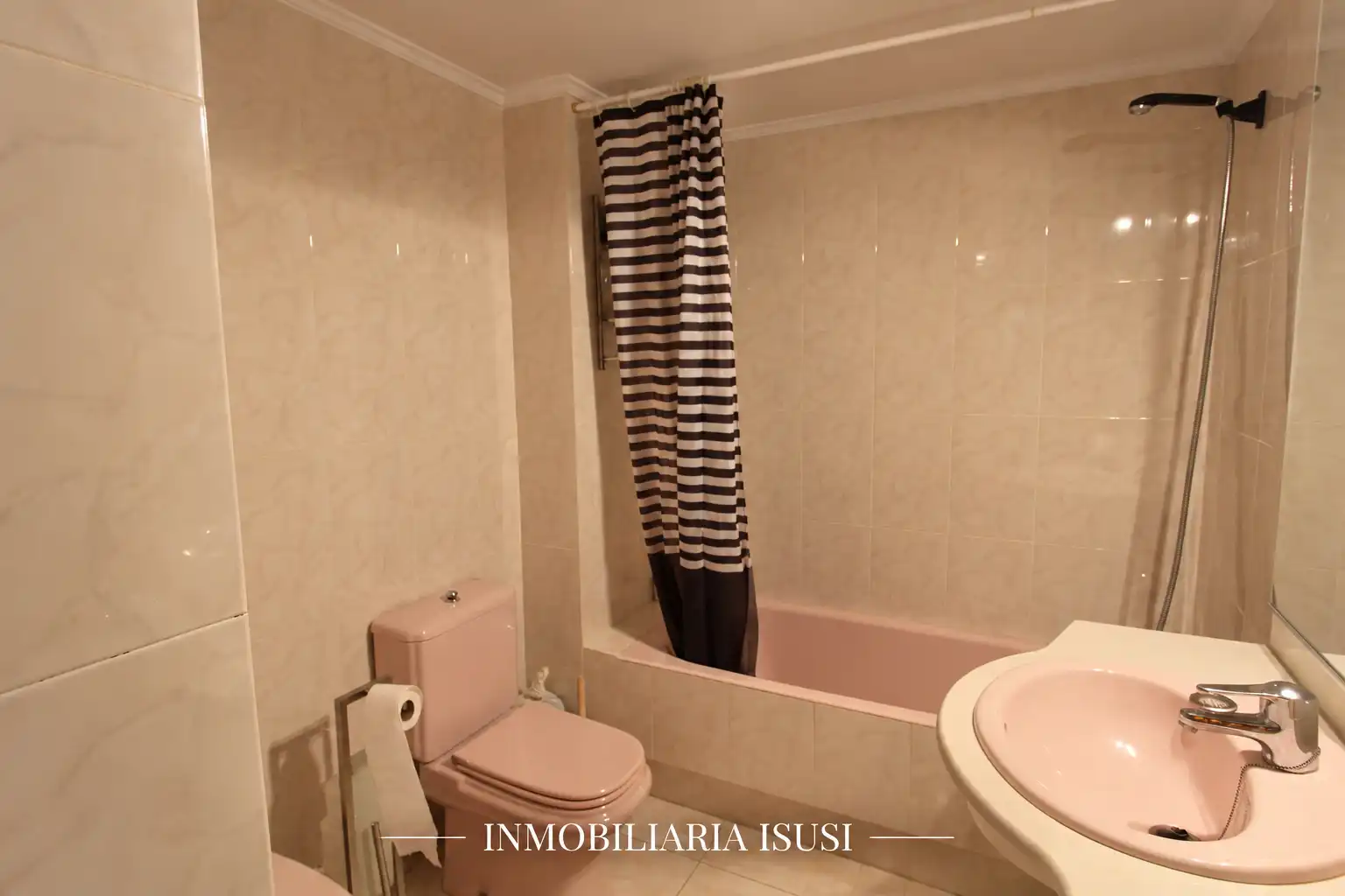 Flat for sale in Hermanos Larrarte Kalea, Zona Centro