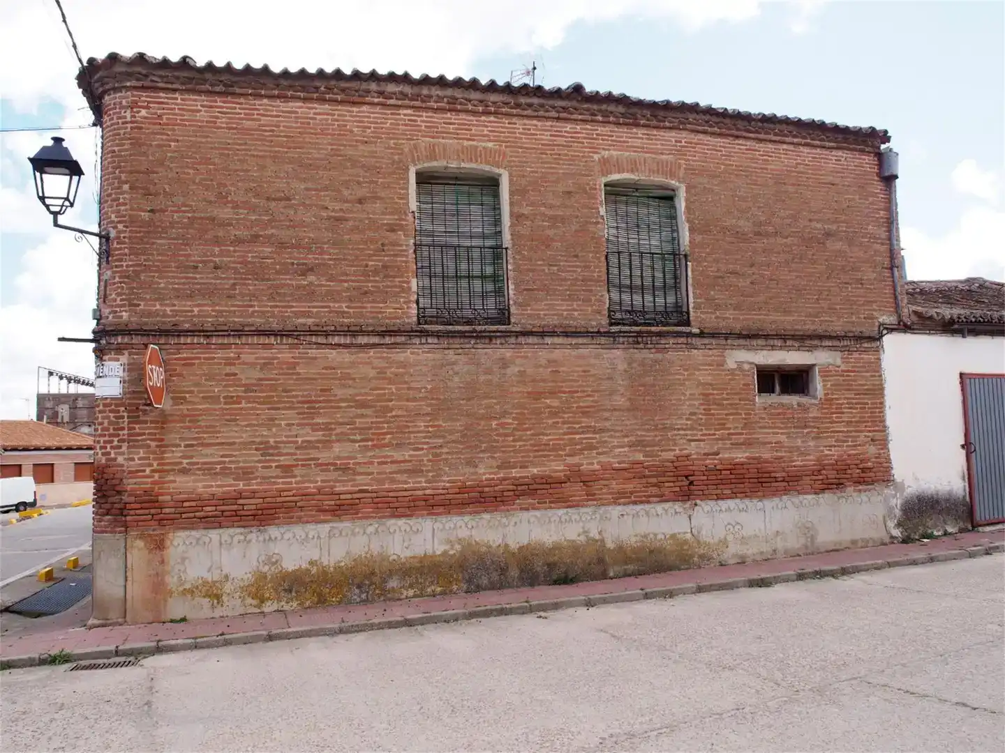 Vista exterior de Casa adosada en venda en Ataquines
