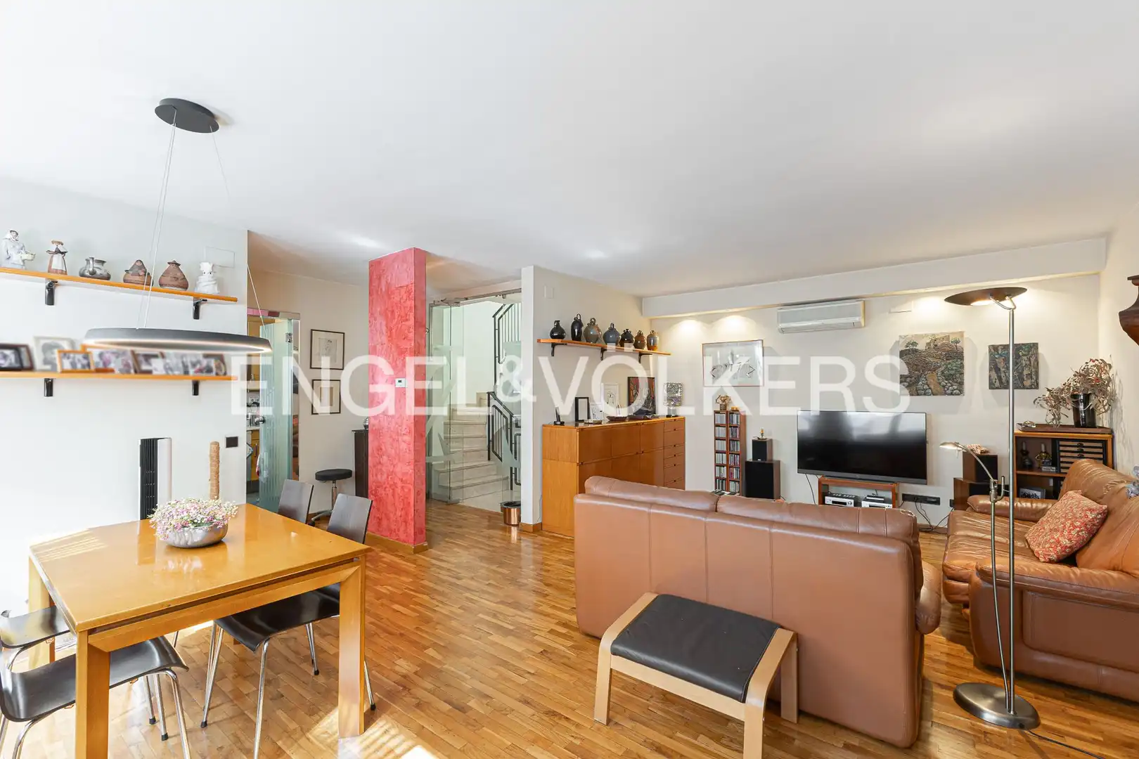 Sala d'estar de Casa adosada en venda en Barcelona amb Aire condicionat, Calefacció i Parquet