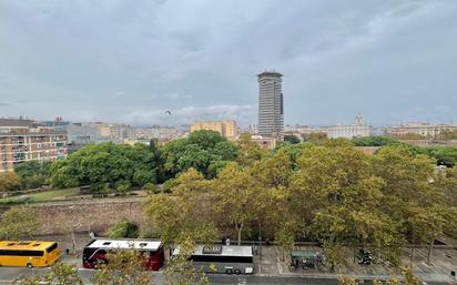 Vista exterior de Pis en venda en  Barcelona Capital amb Balcó