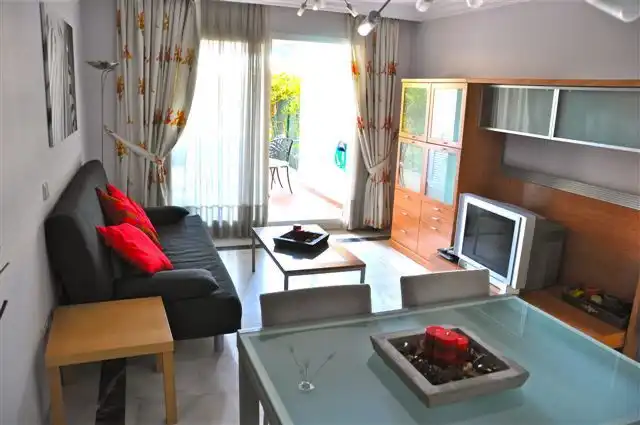 Sala de estar de Apartamento de alquiler en Marbella con Terraza, Trastero y Piscina comunitaria