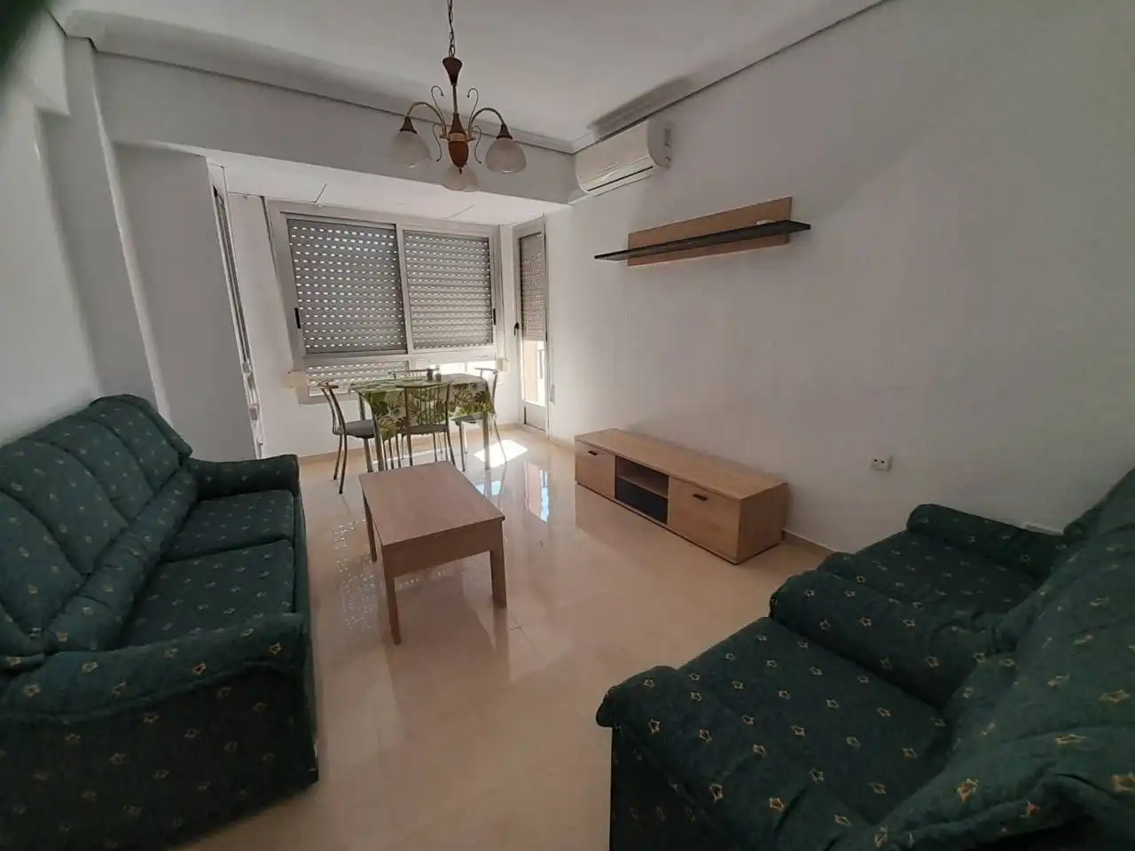 Sala d'estar de Pis de lloguer en Castellón de la Plana / Castelló de la Plana amb Aire condicionat, Moblat i Balcó