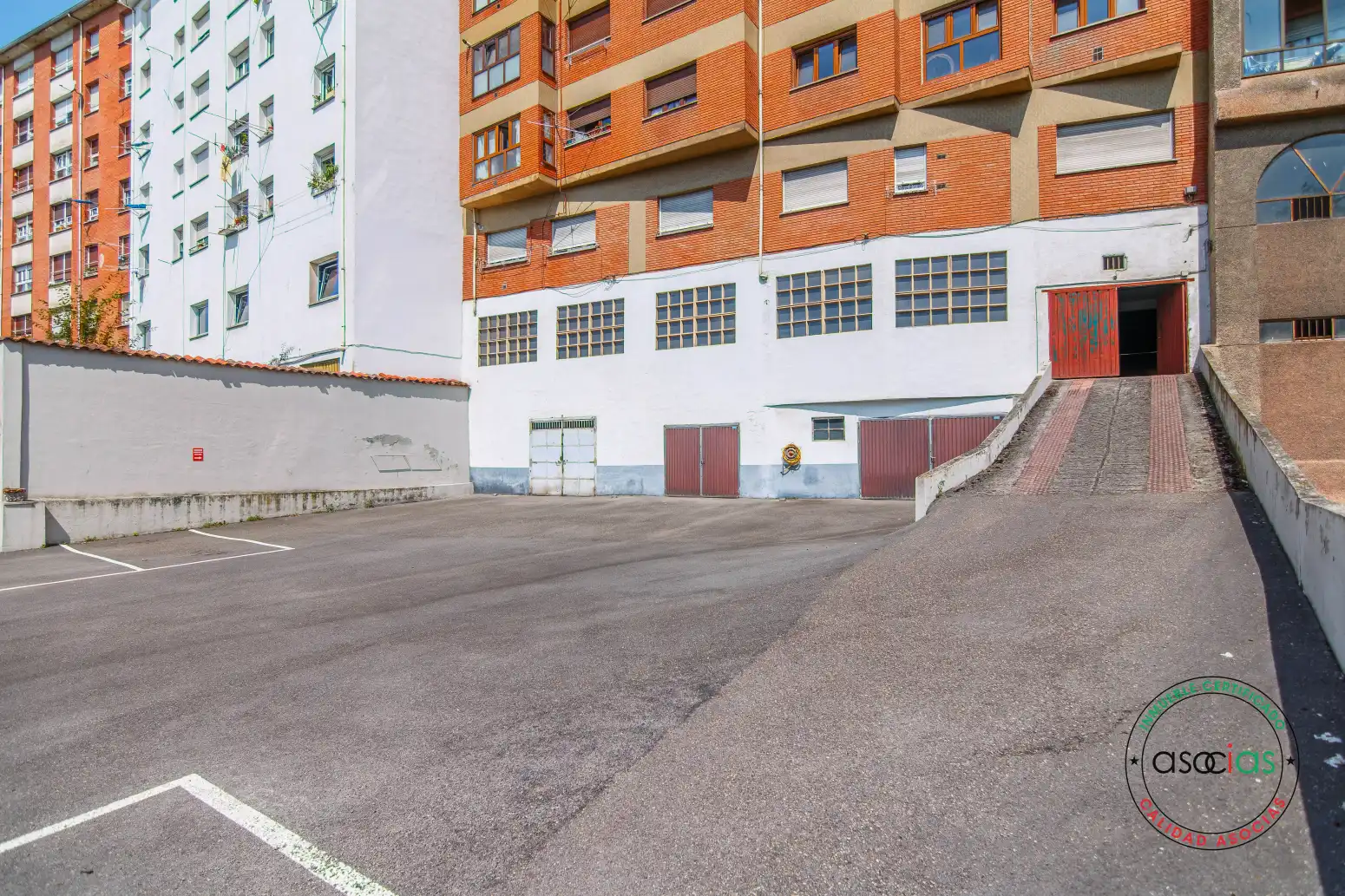 Aparcament de Pis en venda en Oviedo  amb Calefacció, Parquet i Moblat