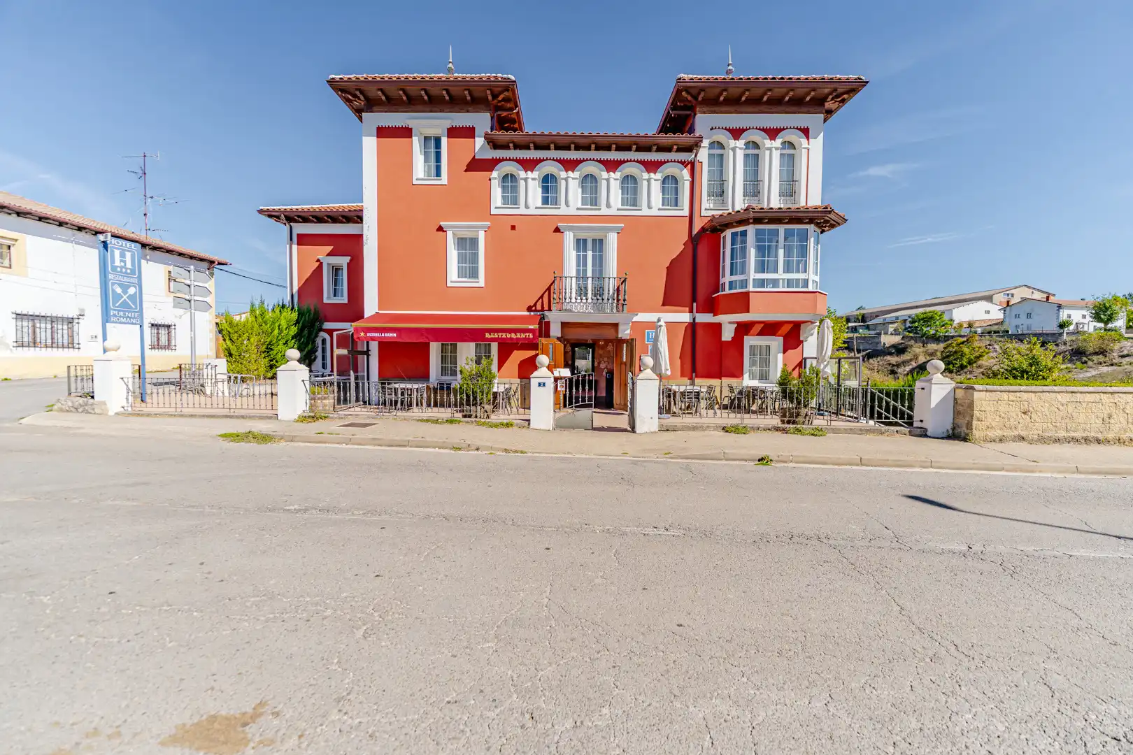 Vista exterior de Edificio en venta en Valle de Losa con Alarma