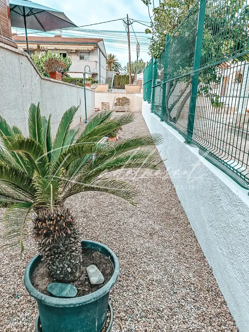 Terrasse von Einfamilien-Reihenhaus zum Verkauf in Cambrils mit Klimaanlage, Heizung und Privatgarten