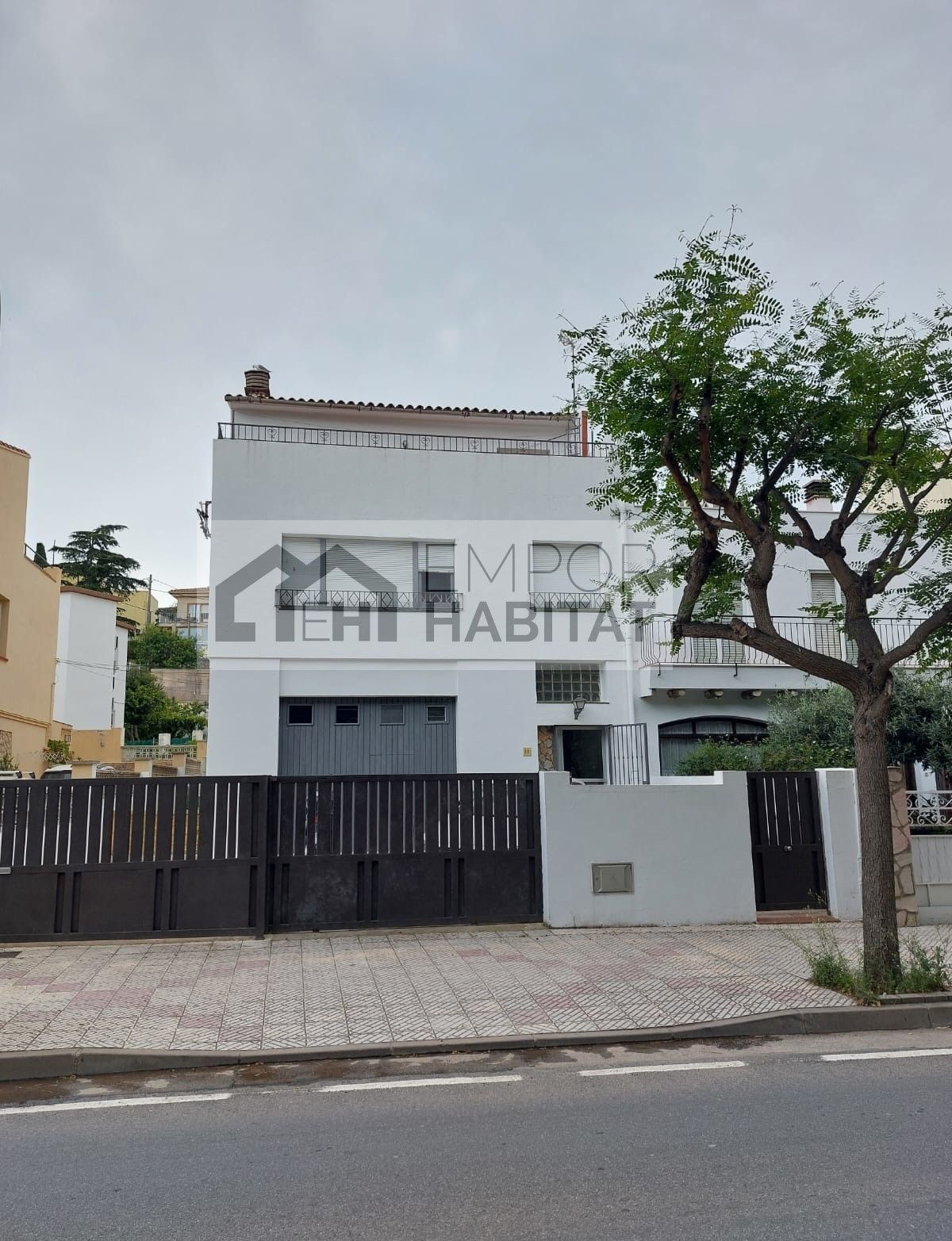Vista exterior de Edifici en venda en Llançà
