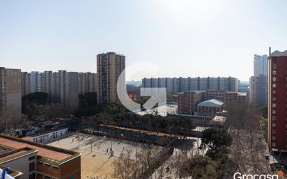 Vista exterior de Pis en venda en L'Hospitalet de Llobregat amb Aire condicionat, Calefacció i Parquet