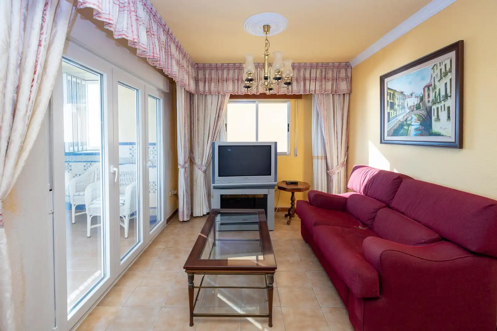 Sala de estar de Piso en venta en Almuñécar con Calefacción, Terraza y Balcón