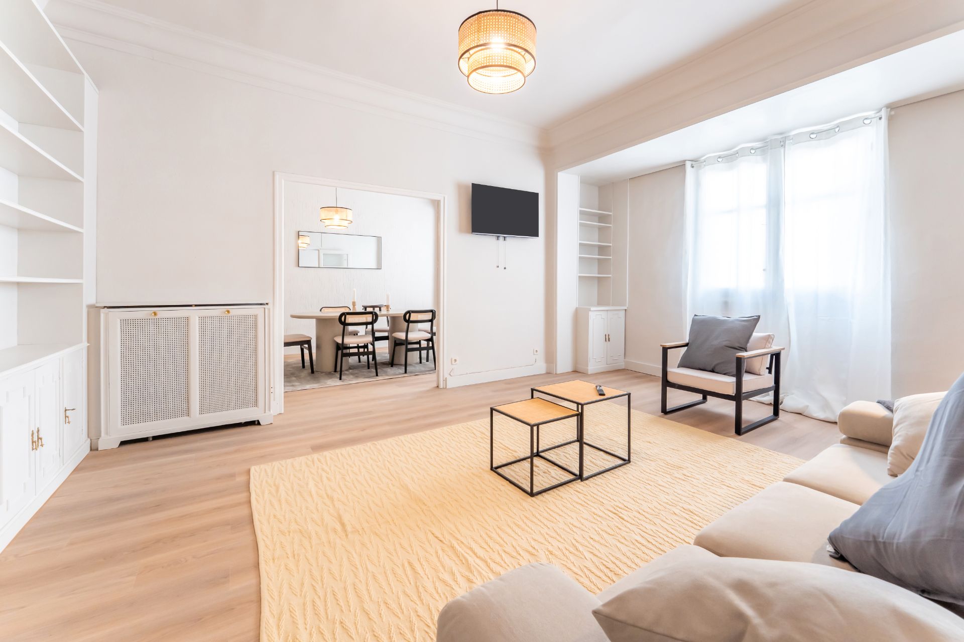 Living room of Flat for rent in  Madrid Capital  with Air Conditioner, Heating and Parquet flooring