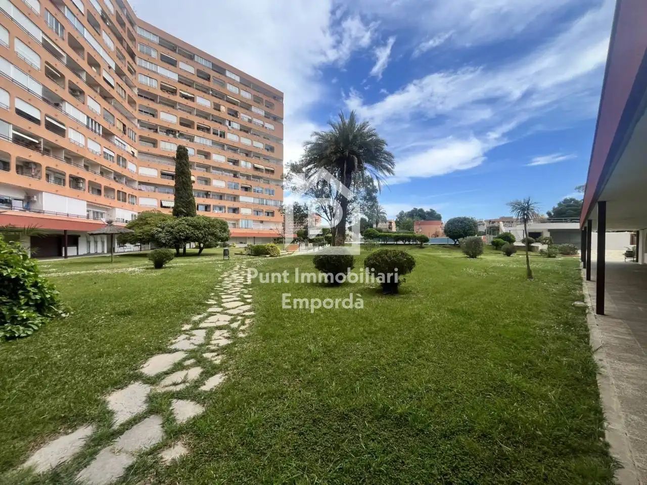 Parking of Study for sale in Roses  with Air Conditioner, Parquet flooring and Terrace