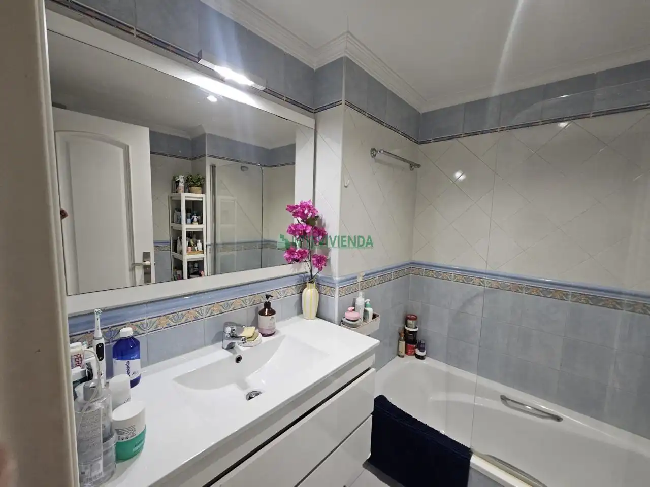 Baño de Apartamento en venta en Vigo  con Calefacción y Parquet