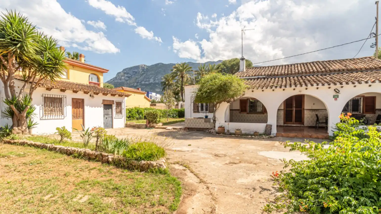 Außenansicht von Haus oder Chalet zum Verkauf in Dénia mit Privatgarten, Terrasse und Abstellraum