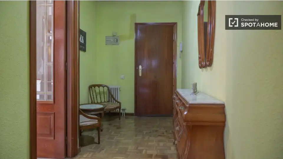 Flat for rent in Alcalá de Henares  with Air Conditioner, Heating and Furnished