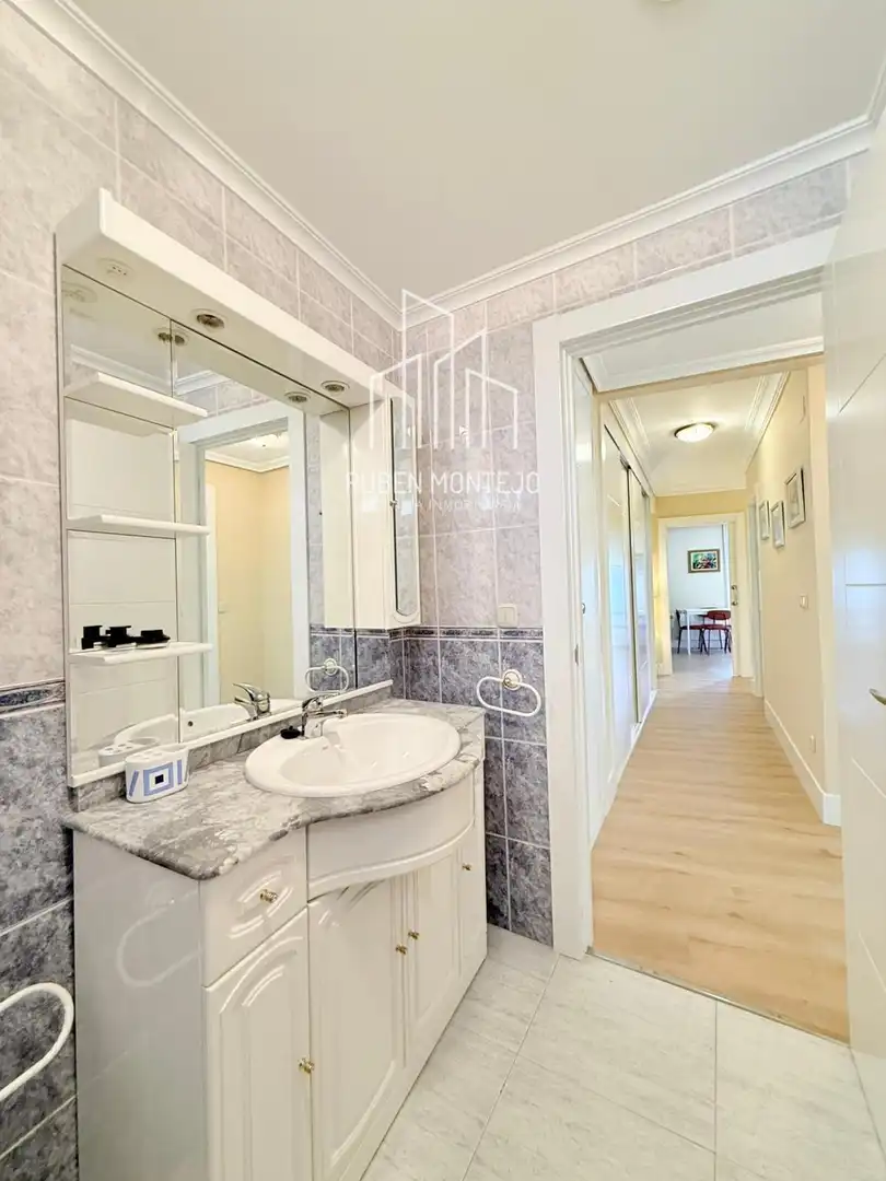 Badezimmer von Wohnung zur Miete in Salamanca mit Heizung, Parkett und Terrasse