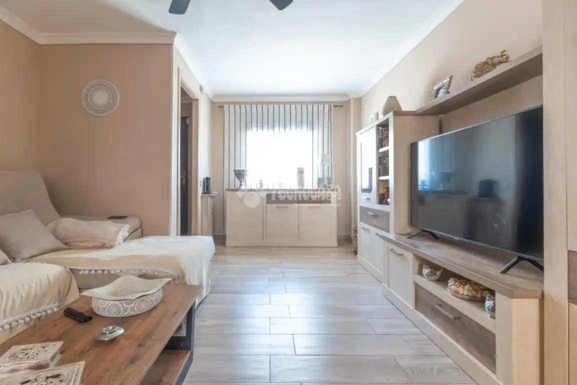 Sala d'estar de Casa adosada en venda en Málaga amb Aire condicionat