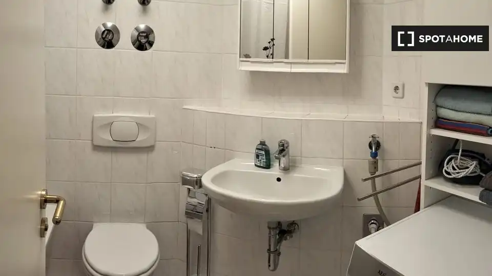 Bany de Apartament per a compartir en Huete amb Aire condicionat, Terrassa i Moblat