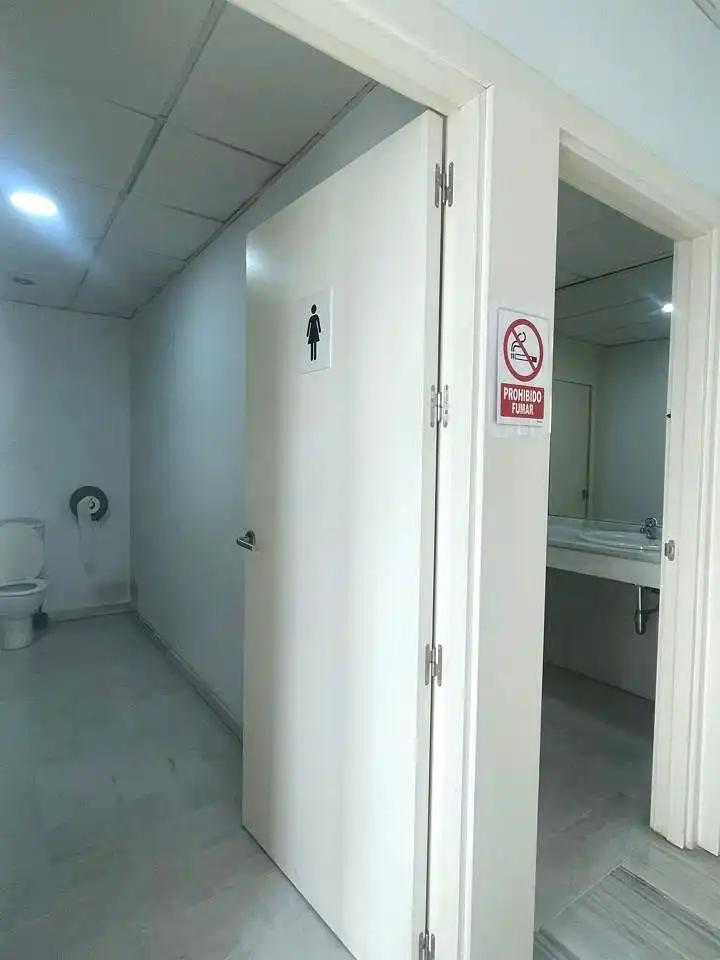 Bany de Local en venda en Palomares del Río