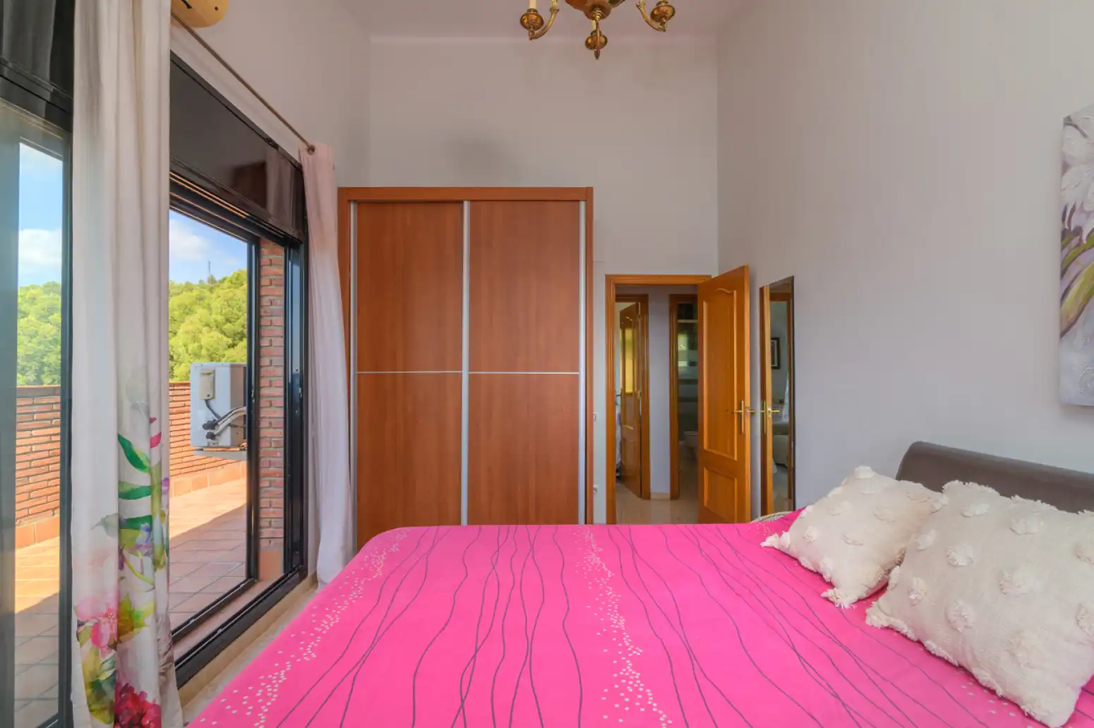 Habitación de Casa o chalet de alquiler en Viladecans con Terraza, Piscina y Balcón