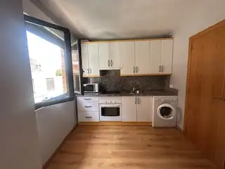 Cocina de Apartamento de alquiler en Valverde de la Virgen con Calefacción, Parquet y Amueblado