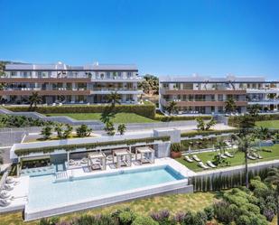 Vista exterior de Àtic en venda en Marbella amb Terrassa i Piscina comunitària