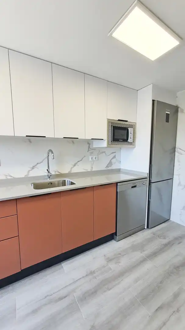 Cuina de Apartament de lloguer en Gandia amb Aire condicionat, Terrassa i Moblat