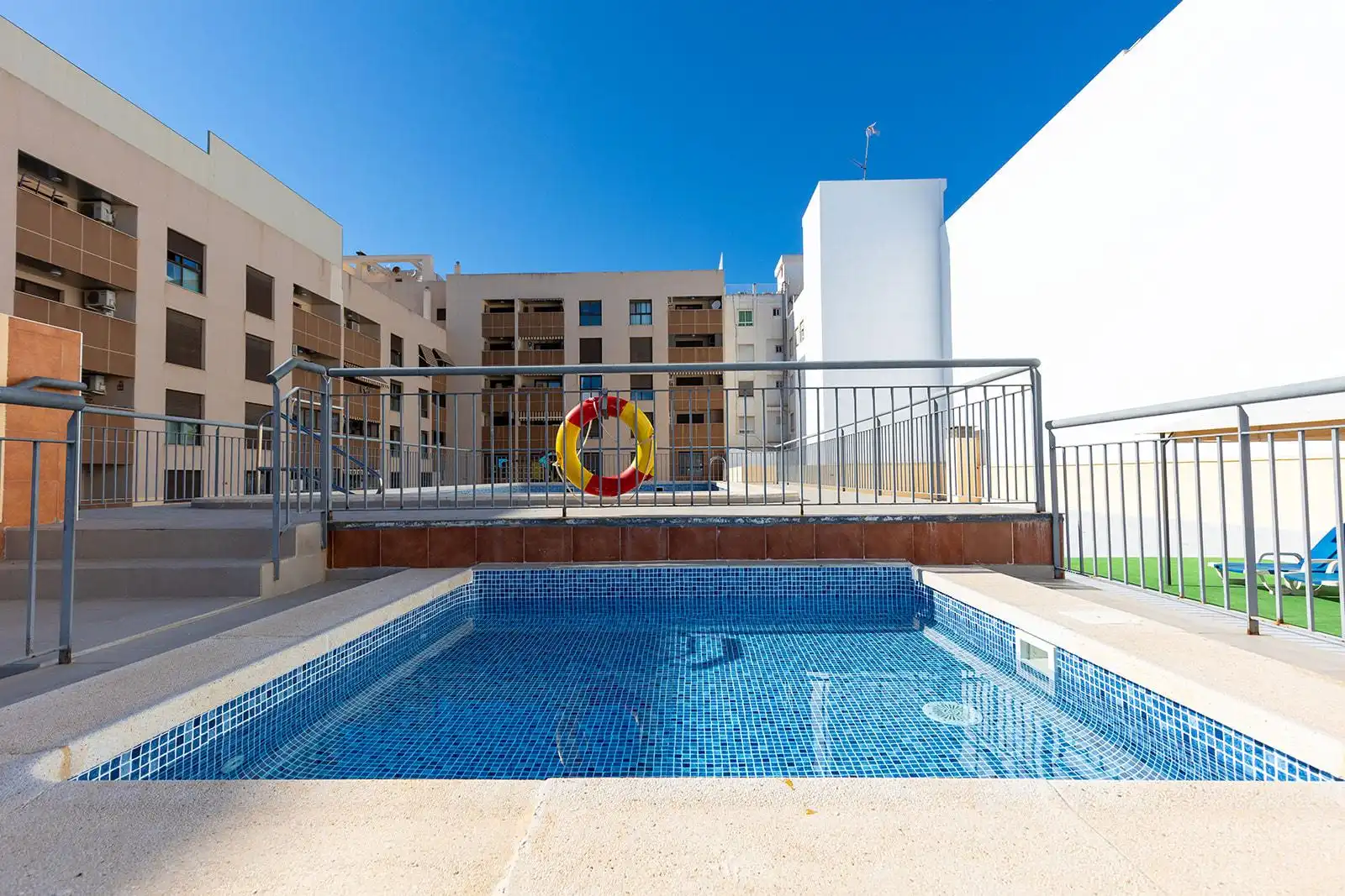 Schwimmbecken von Wohnung zum Verkauf in Torrevieja mit Klimaanlage, Heizung und Terrasse