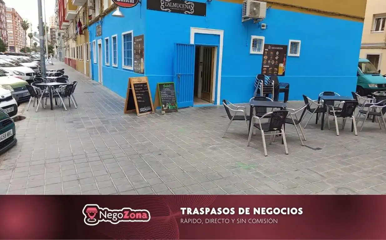 Local comercial en traspàs a Plaça d'Espanya 9
