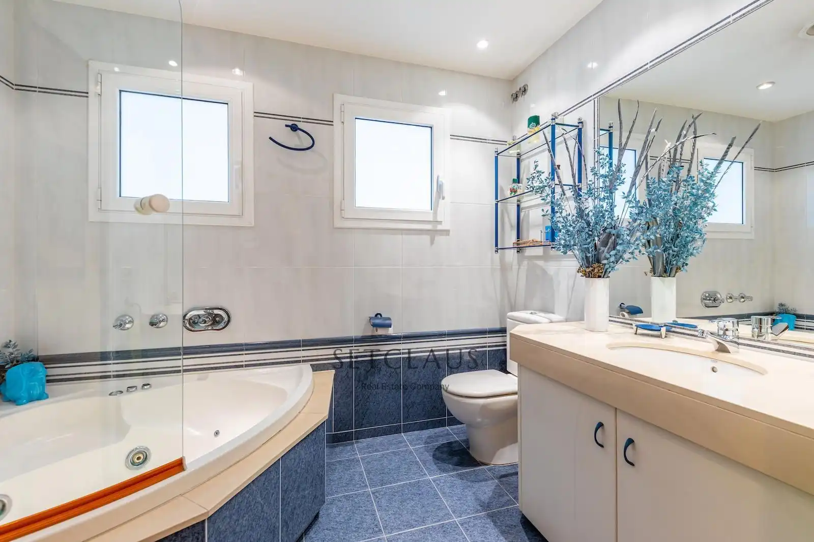 Badezimmer von Dachboden zum Verkauf in Badalona mit Heizung, Terrasse und Alarm