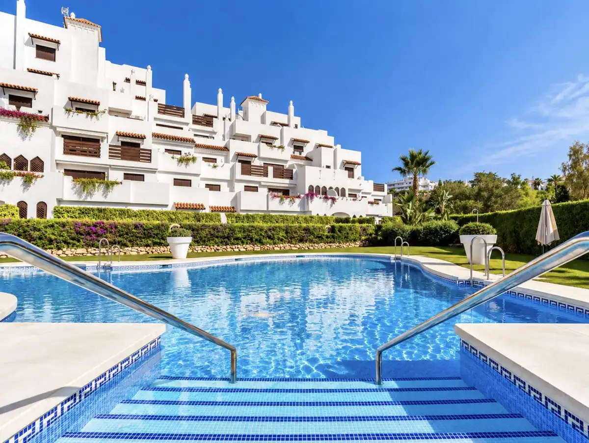 Ground floor with pool for sale in Selwo, imagen 2