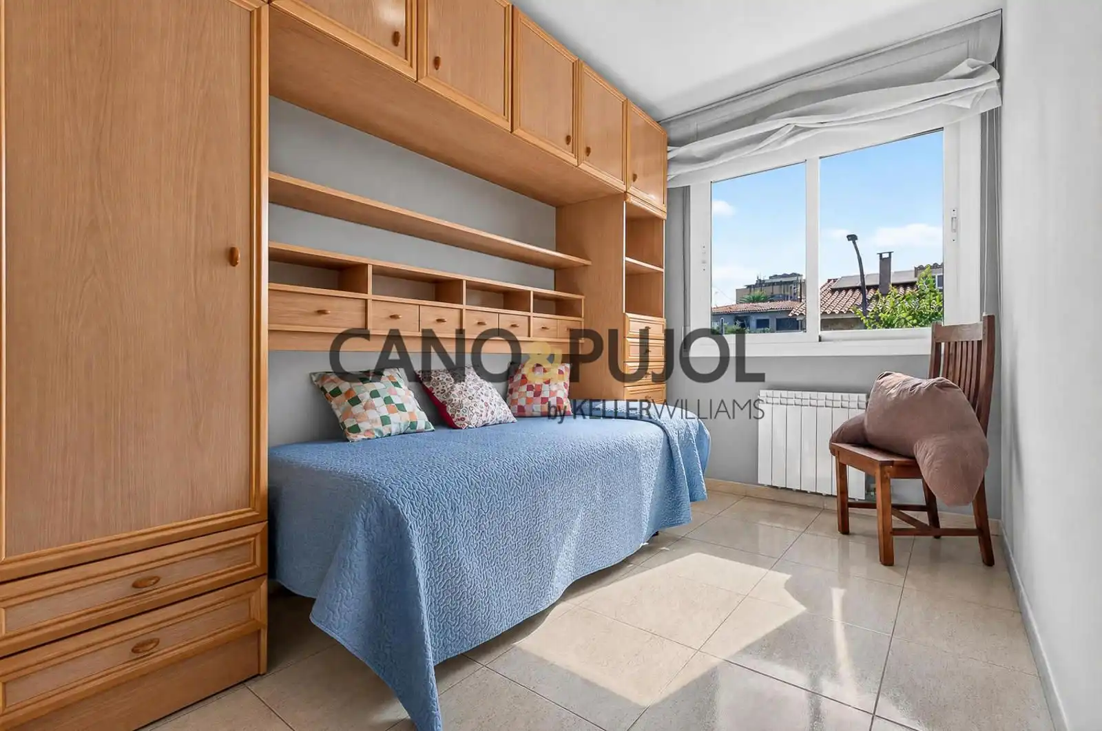 Vista exterior de Casa o xalet en venda en Parets del Vallès amb Aire condicionat, Calefacció i Jardí privat