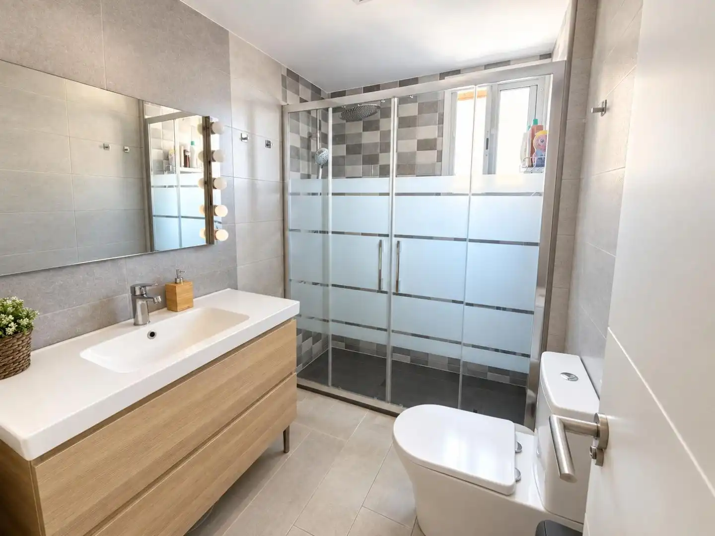 Baño de Piso en venta en Este - Alcosa- Torreblanca