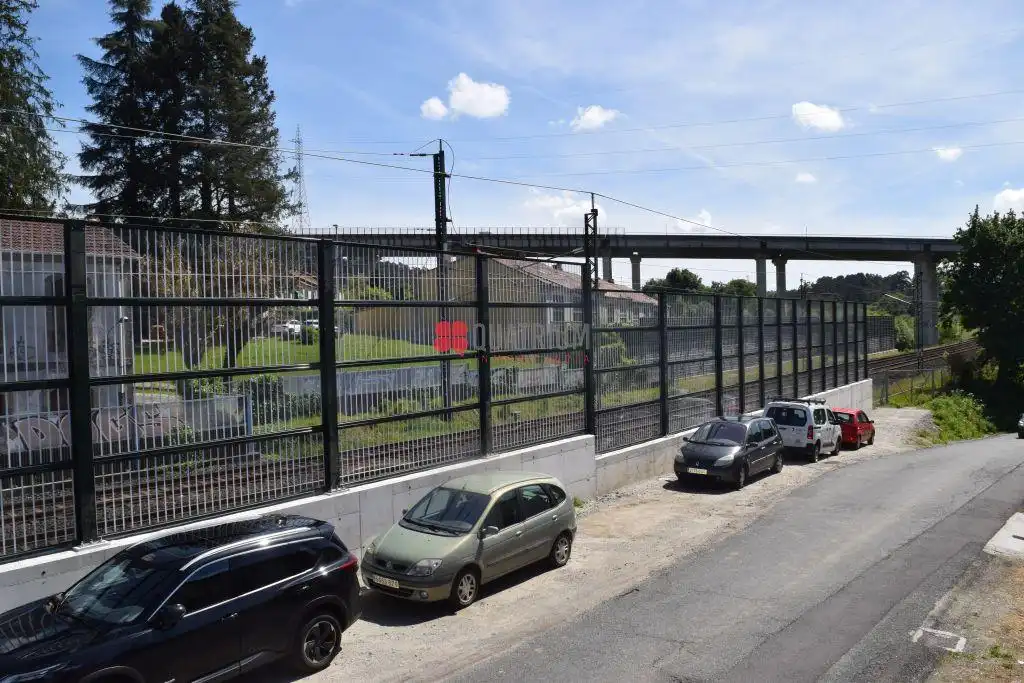 Aparcament de Casa o xalet en venda en Santiago de Compostela  amb Jardí privat