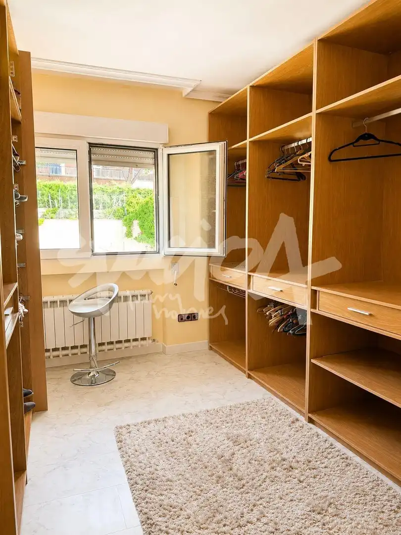 Bedroom of Houses for sale in San Lorenzo de El Escorial  with Community pool