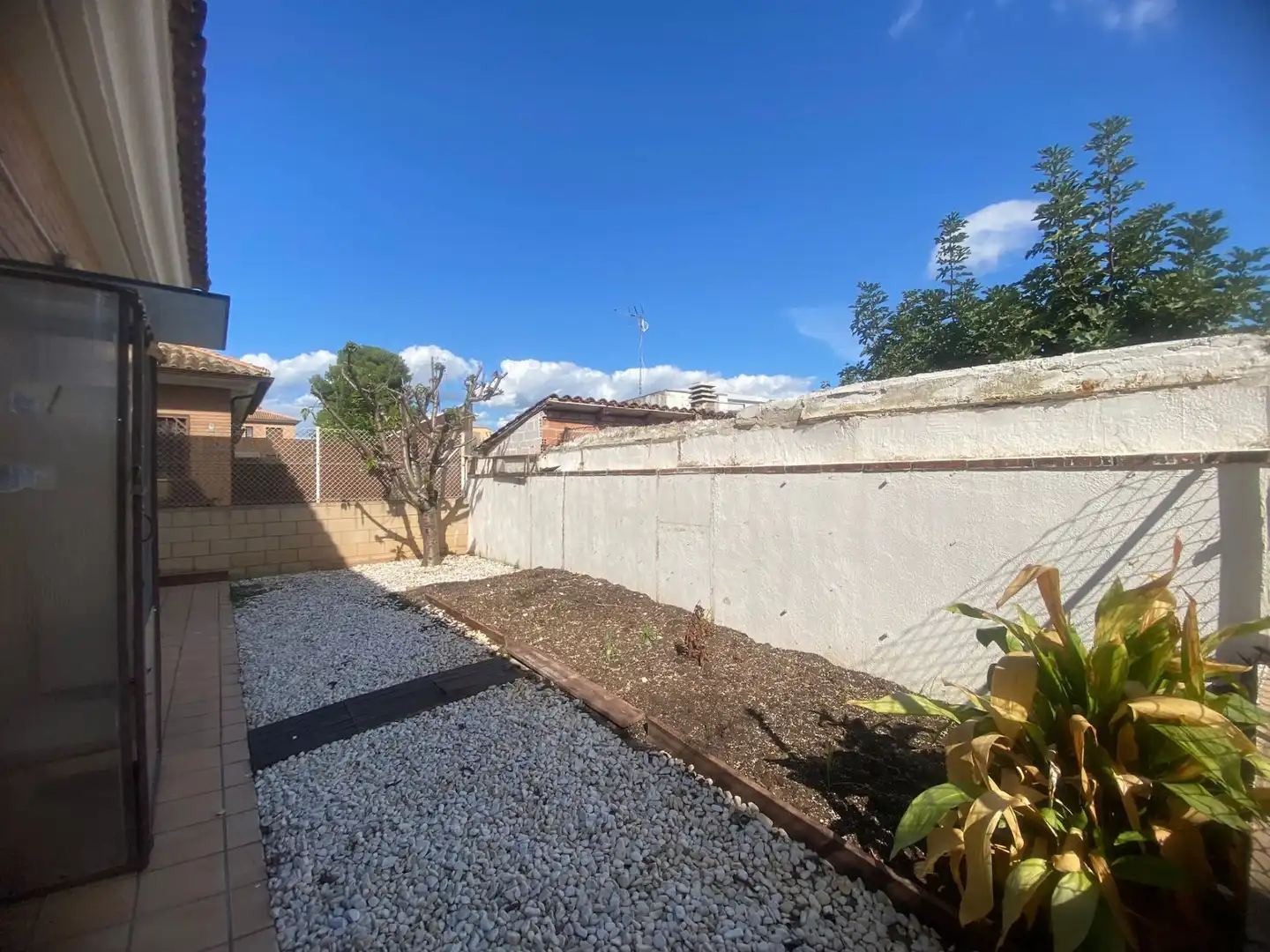 Vista exterior de Casa adosada en venta en Santa Oliva con Calefacción, Jardín privado y Terraza
