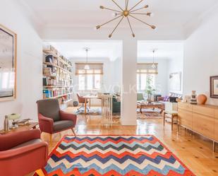 Sala d'estar de Apartament en venda en  Madrid Capital amb Aire condicionat, Calefacció i Terrassa