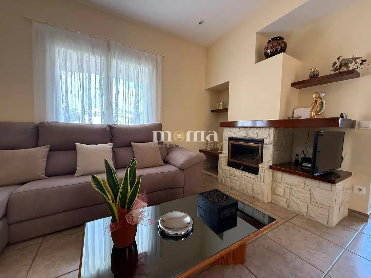 Sala d'estar de Casa o xalet en venda en Montornès del Vallès amb Aire condicionat, Calefacció i Jardí privat