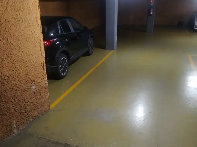 Parking of Garage for rent in Gràcia