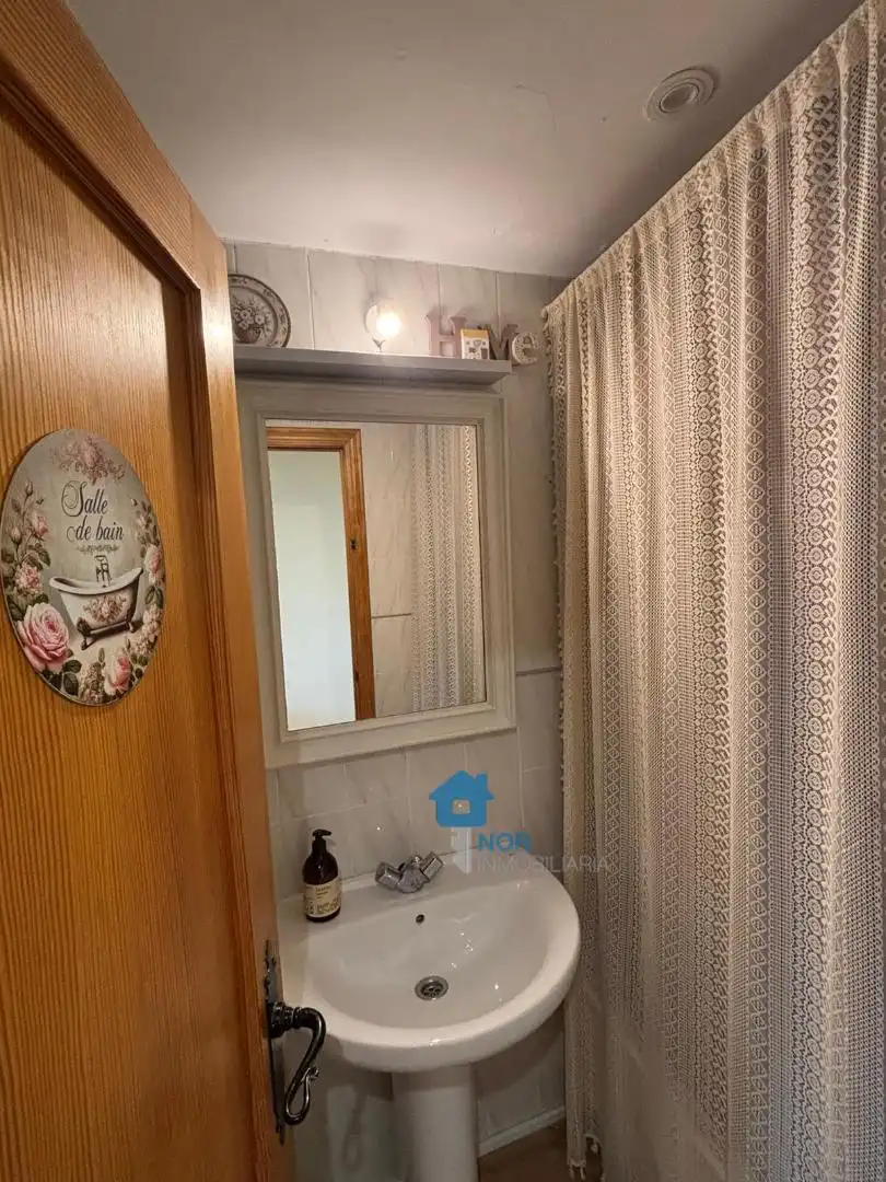 Bany de Apartament de lloguer en Laredo amb Moblat