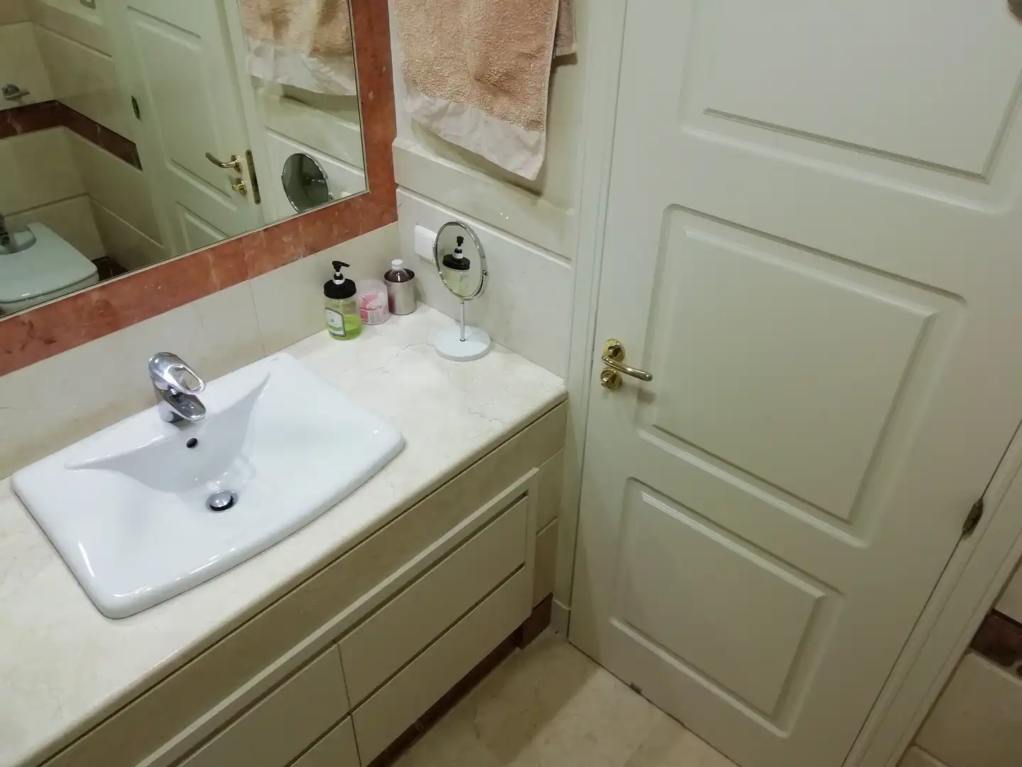 Badezimmer von Maisonette zum Verkauf in Marbella mit Klimaanlage, Terrasse und Abstellraum