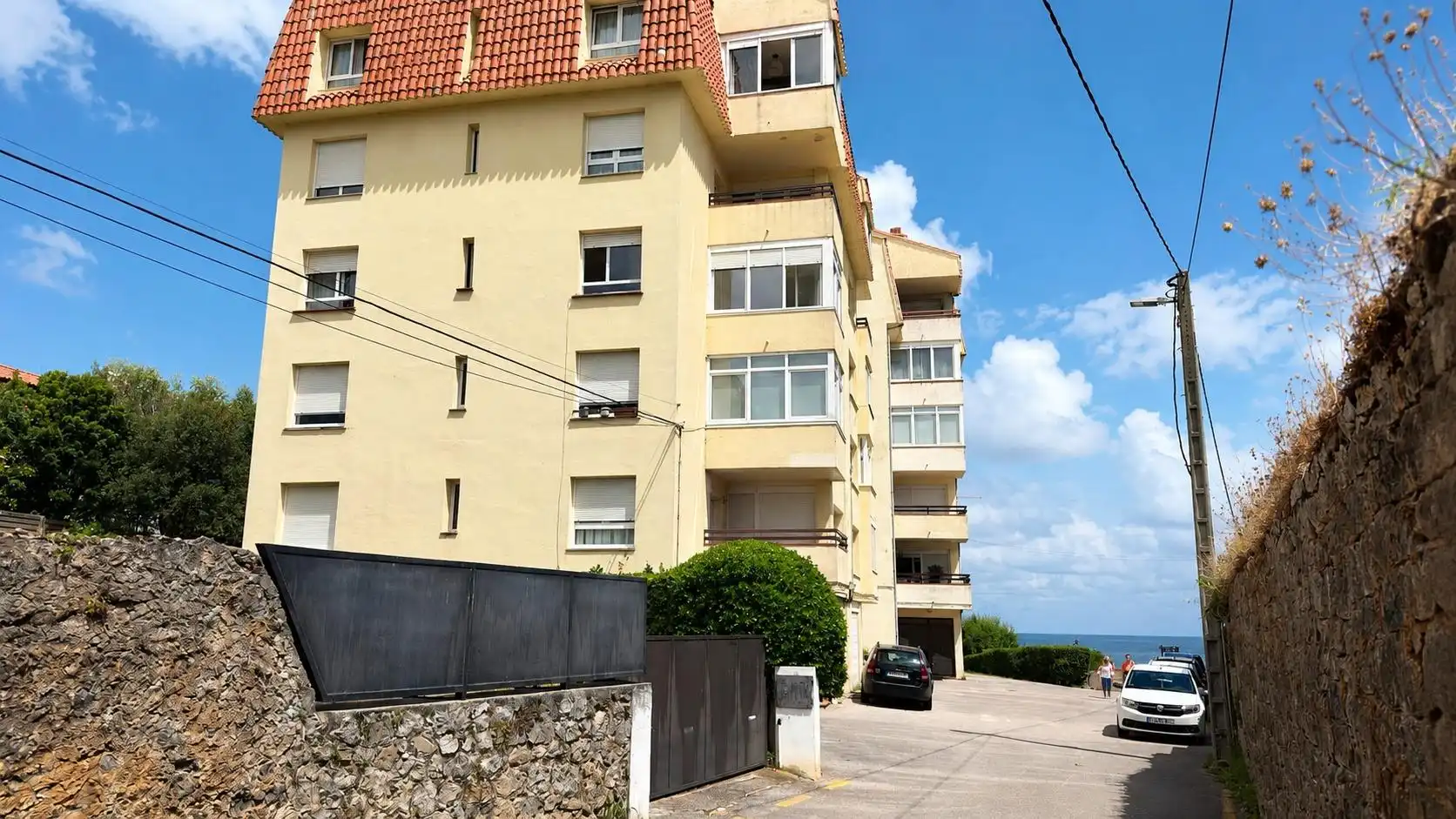 Außenansicht von Wohnung zum Verkauf in Comillas (Cantabria)