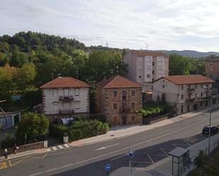 Vista exterior de Pis en venda en Orozko amb Balcó