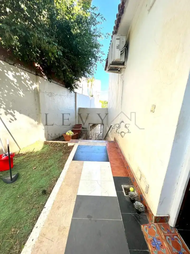 Vista exterior de Casa o xalet en venda en Torremolinos amb Calefacció, Jardí privat i Terrassa