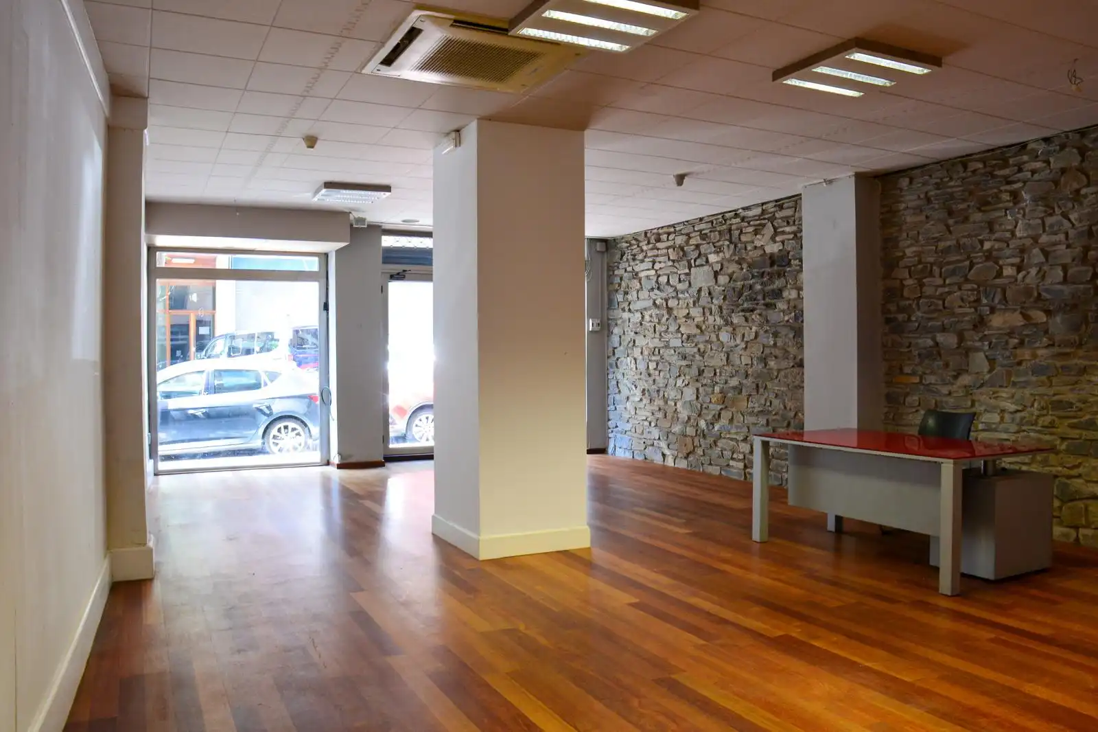 Business premises for sale in Carrer dels Caputxins 25, imagen 2