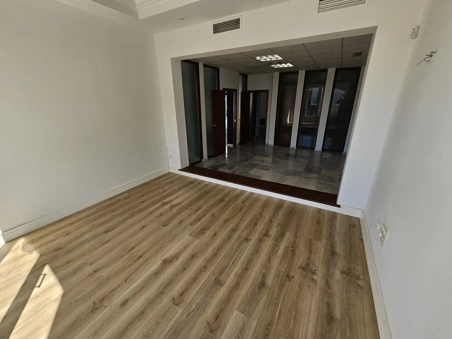 Local de lloguer en Marbella amb Aire condicionat, Parquet i Alarma