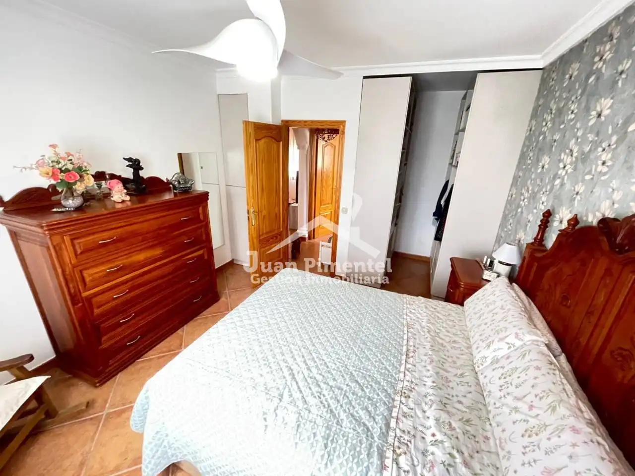 Dormitori de Finca rústica en venda en Estepona amb Aire condicionat, Jardí privat i Terrassa