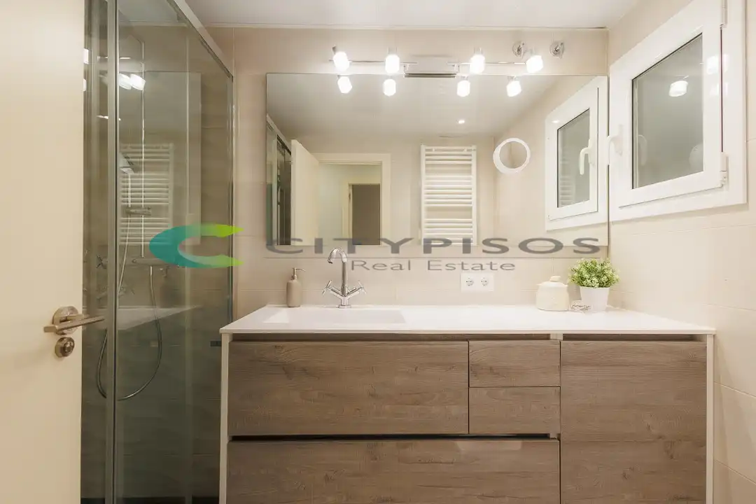 Flat with lift for sale in Avenida de Santiago Rusiñol, imagen 27