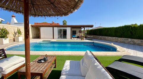 Chalet independiente con chalet de invitados, piscina y garajes a 2 minutos del centro de Quesada Ubicada a pocos pasos del centro, imatge 2