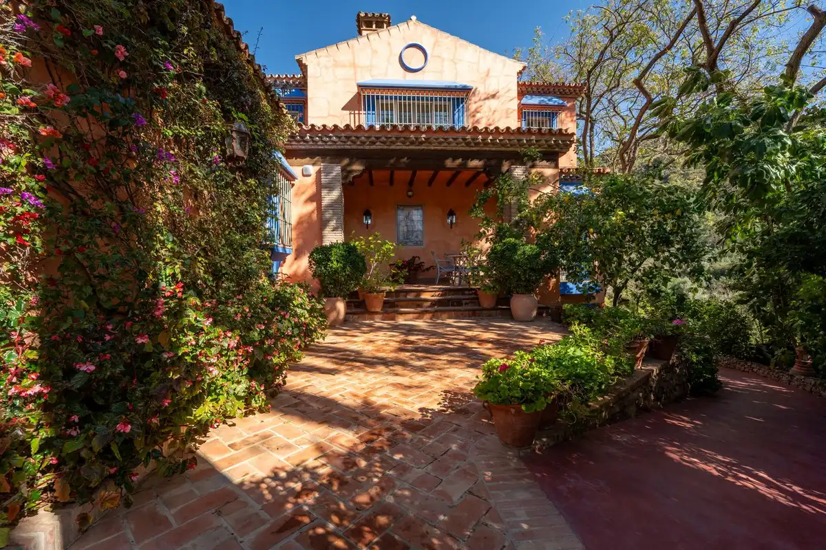 Vista exterior de Apartamento de alquiler en Benahavís con Aire acondicionado, Jardín privado y Terraza