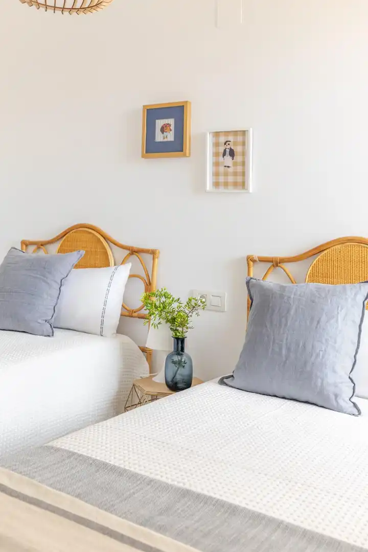 Schlafzimmer von Einfamilien-Reihenhaus zum Verkauf in Gilet mit Terrasse, Abstellraum und Balkon